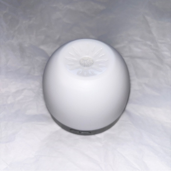 Electric Diffuser With LED Night Light - Picture 3 of 5